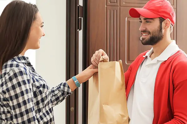 Terjatuh di Jalan, Seorang Kurir Makanan Meninggal Sebelum Mengantar Pesanan