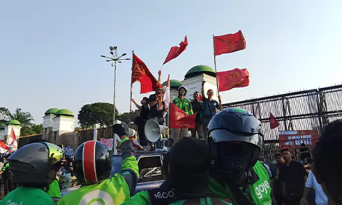 Mahasiswa Gelar Aksi di Depan DPR: Soroti Lonjakan Anggaran dan Desak Reformasi Kebijakan