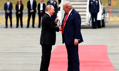Pertemuan Singkat Putin–Trump di Alaska, Rusia Raih Poin Diplomatik Penting