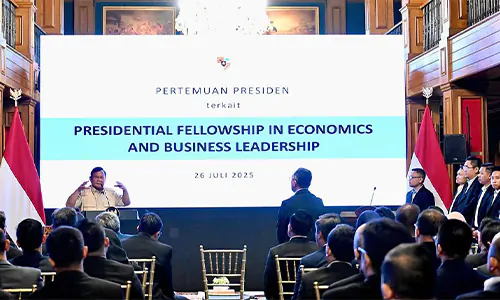 Presiden Prabowo Bahas Kepemimpinan Ekonomi bersama 82 Profesional Muda di Hambalang