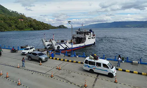 Amukan Angin Kencang Lumpuhkan Pelayaran di Danau Toba