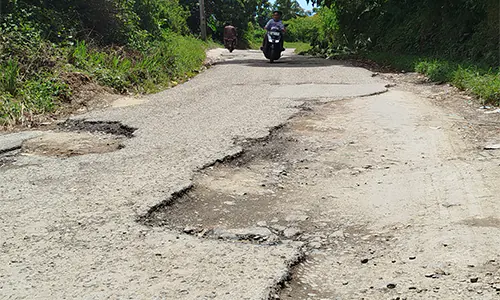 Jalan Rusak ke Tigaras Hambat Pariwisata Danau Toba