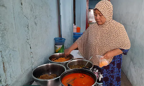 Kisah Siti Aisyah, Penjual Lontong Mi Sayur yang Akhirnya Naik Haji Tahun Ini